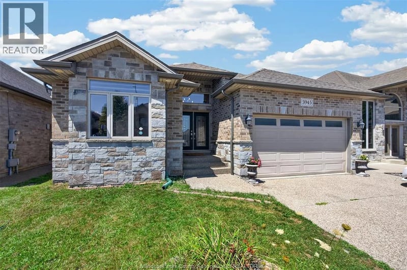 3945 ZANZIBAR Crescent, Windsor, Ontario, N9G0A5, Windsor, Ontario — photo 1 of 5