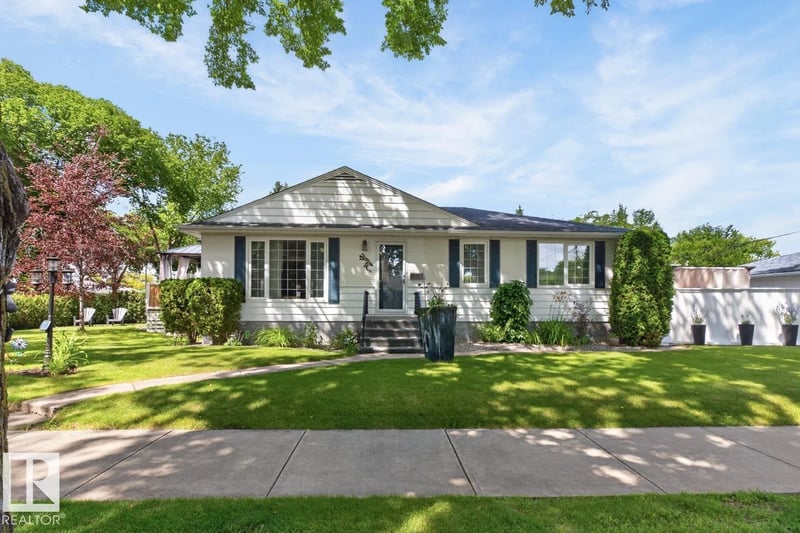 7724 97 AV NW, Edmonton, Alberta, T6C2B5, Edmonton, Alberta — photo 1 of 5