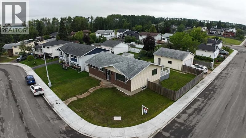 102 Hinge Bay, Fort McMurray, Alberta, T9H3W8, Fort McMurray, Alberta — photo 1 of 5