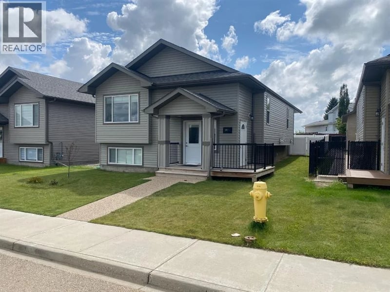 7401 44 Avenue, Camrose, Alberta, T4V5E1, Camrose, Alberta — photo 1 of 5
