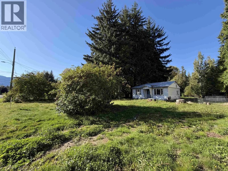 5112 MEDEEK Avenue, Terrace, British Columbia, V8G1E1, Terrace, British Columbia — photo 1 of 3