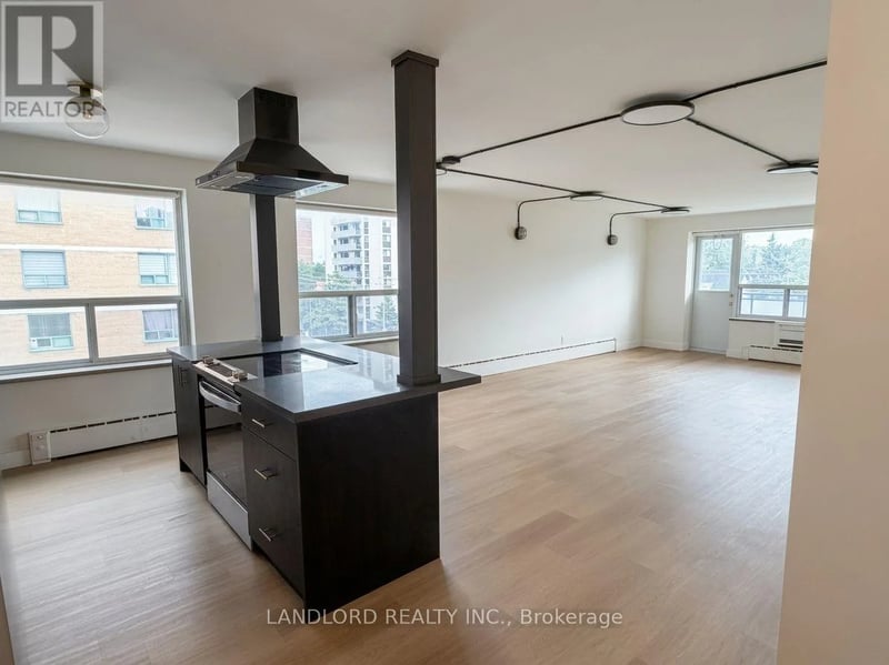#402 420 Eglinton Avenue East, Toronto (Mount Pleasant East), Ontario, M4P1L8, Toronto (Mount Pleasant East), Ontario — photo 1 of 5