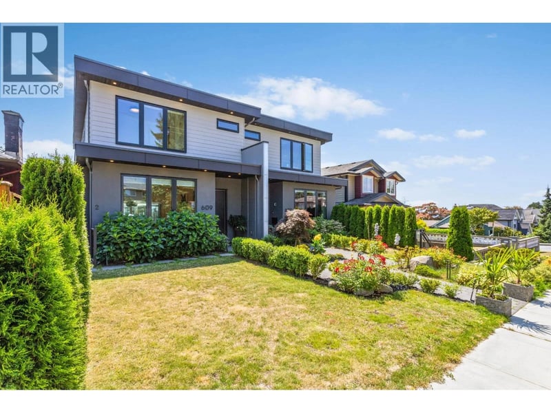 609 4TH Street, North Vancouver, British Columbia, V7L1J9, North Vancouver, British Columbia — photo 1 of 5