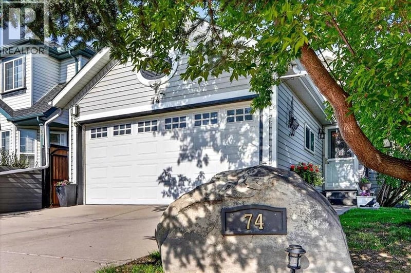 74 San Diego Manor Northeast, Calgary, Alberta, T1Y7B6, Calgary, Alberta — photo 1 of 5