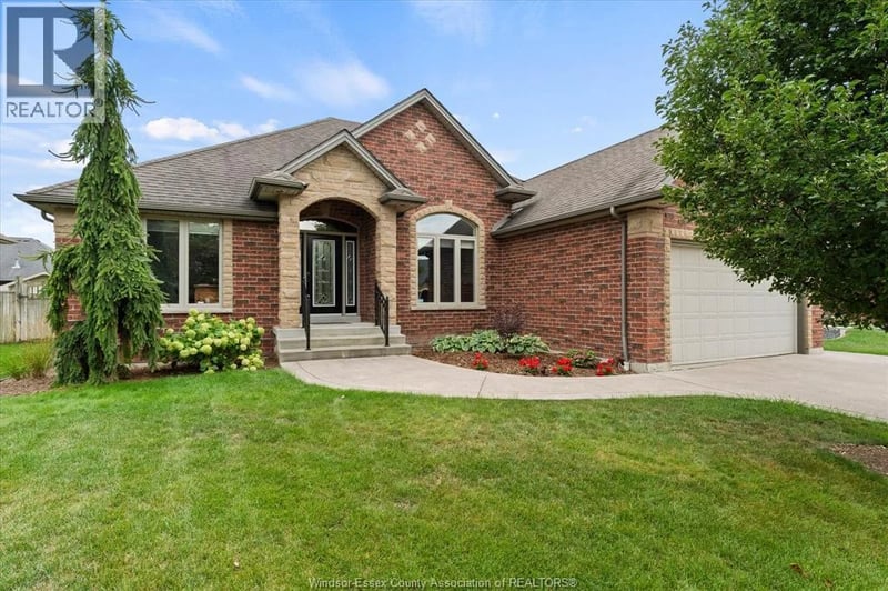1031 HUNTINGTON Boulevard, Lakeshore, Ontario, N0R1A0, Lakeshore, Ontario — photo 1 of 5
