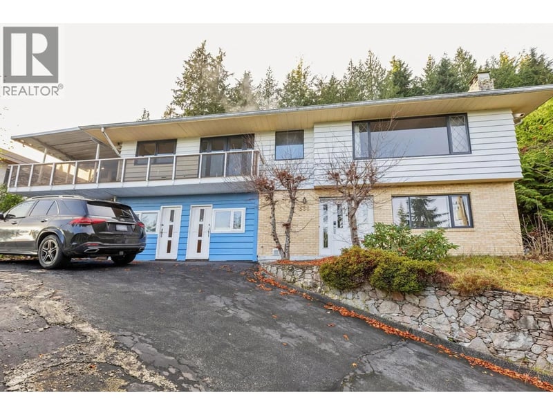 556 BALLANTREE Road, West Vancouver, British Columbia, V7S1W3, West Vancouver, British Columbia — photo 1 of 5