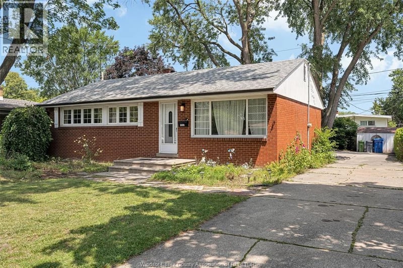 3660 ROXBOROUGH, Windsor, Ontario, N9E3A2, Windsor, Ontario — photo 1 of 5
