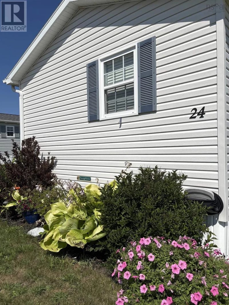 24 South Hill Drive, West River, Nova Scotia, B2G2V9, West River, Nova Scotia — photo 1 of 5