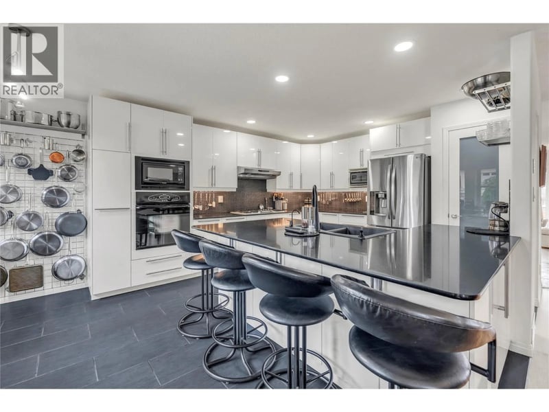 444 Ridge Place, Penticton, British Columbia, V2A8N7, Penticton, British Columbia — photo 1 of 5