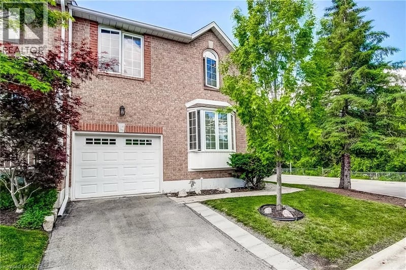 #16 4 VICTORIA Street, Waterdown, Ontario, L9H2B8, Waterdown, Ontario — photo 1 of 5