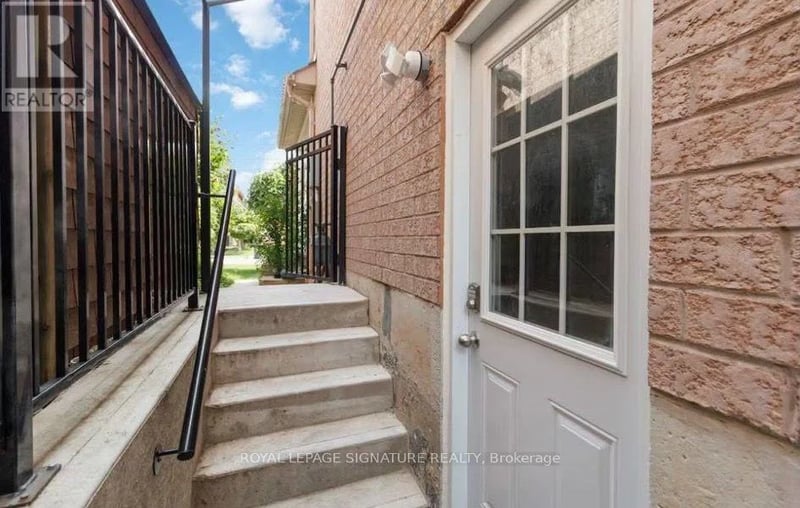 #Bsmt 83 Sunridge Street, Brampton (Snelgrove), Ontario, L7A1J7, Brampton (Snelgrove), Ontario — photo 1 of 5