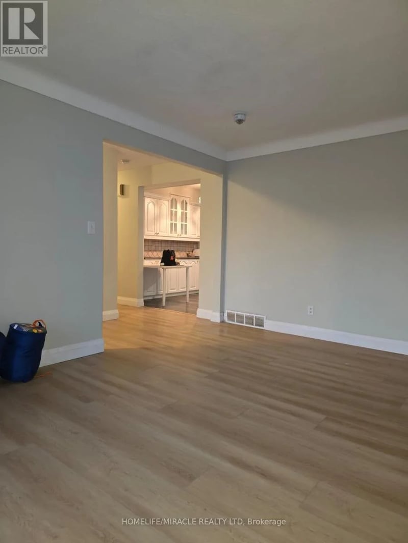 #Upper 26 Glengarry Road, St. Catharines (Oakdale), Ontario, L2T2V2, St. Catharines (Oakdale), Ontario — photo 1 of 5