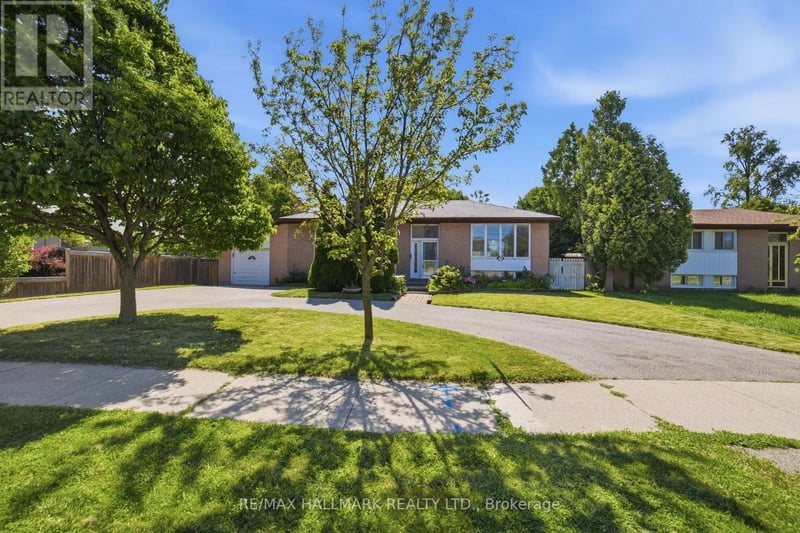 1392 Rebecca Street, Oakville (SW Southwest), Ontario, L6L1Z5, Oakville (SW Southwest), Ontario — photo 1 of 5