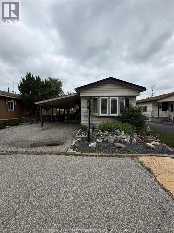 80 SUNCREST Drive, Lakeshore, Ontario, N8N2P9, Lakeshore, Ontario — photo 1 of 5