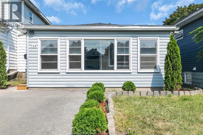744 MCKAY Avenue, Windsor, Ontario, N9B2A1, Windsor, Ontario — photo 1 of 5