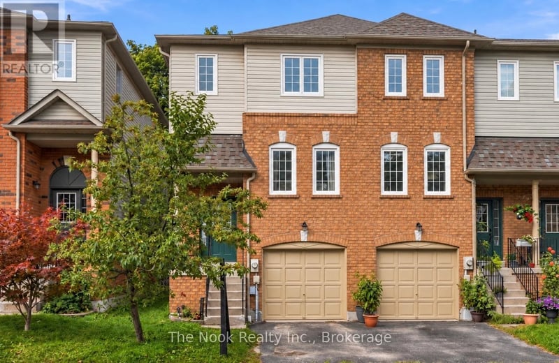 33 Aspen Park Way, Whitby (Downtown Whitby), Ontario, L1N9M6, Whitby (Downtown Whitby), Ontario — photo 1 of 5