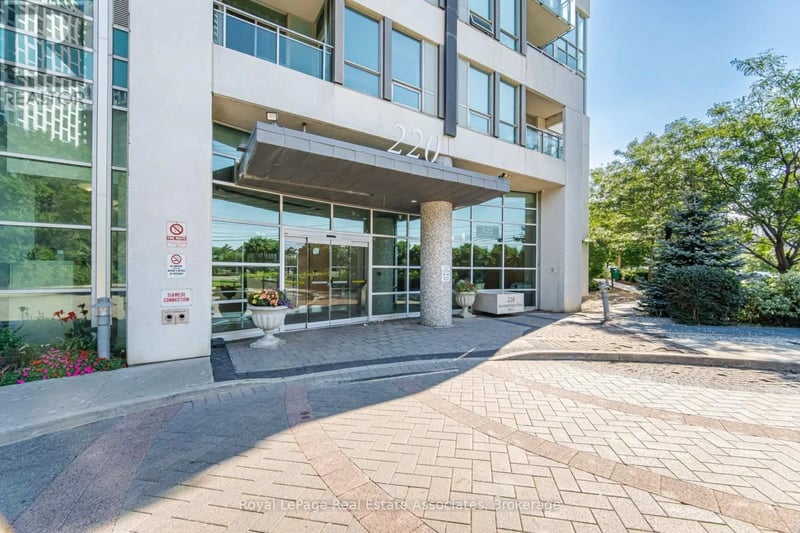 #305 220 Burnhamthorpe Road West, Mississauga (City Centre), Ontario, L5B4N4, Mississauga (City Centre), Ontario — photo 1 of 5