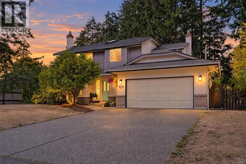 6938 Wallace Drive, Central Saanich, British Columbia, V8M1G3, Central Saanich, British Columbia — photo 1 of 5