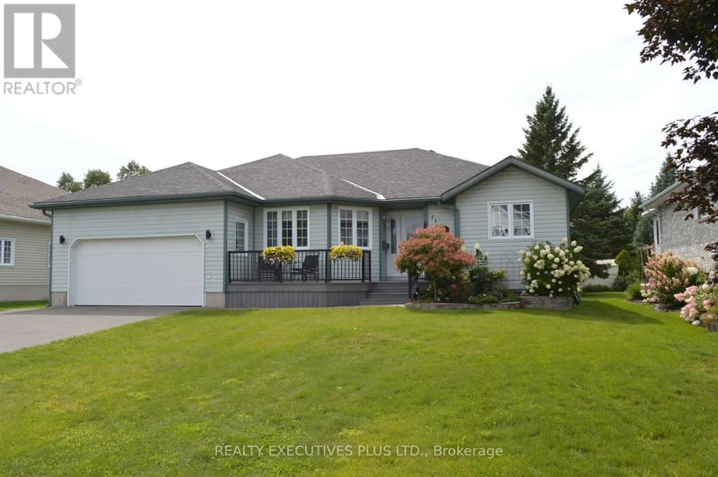 11 Grove Street, South Dundas, Ontario, L8N1P4, South Dundas, Ontario — photo 1 of 5