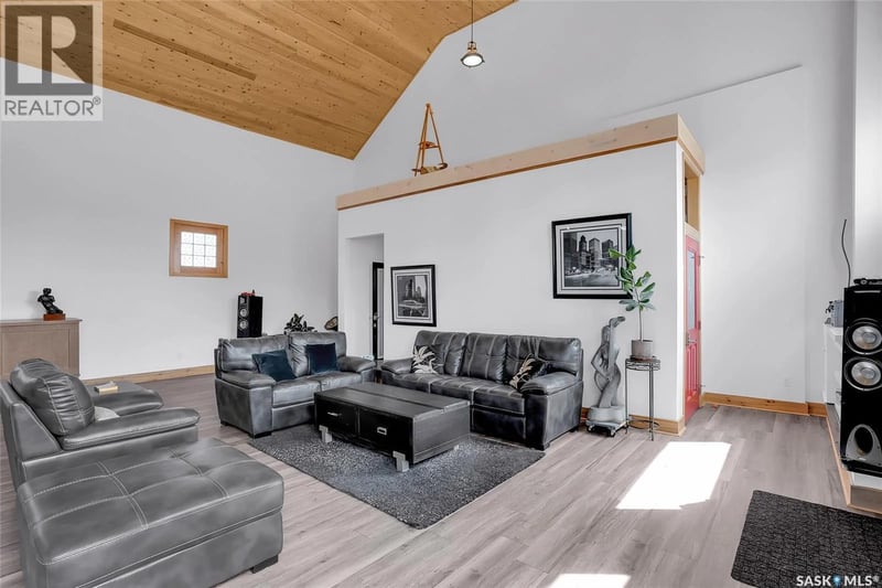 310 F AVENUE S, Saskatoon, Saskatchewan, S7M1T2, Saskatoon, Saskatchewan — photo 1 of 5
