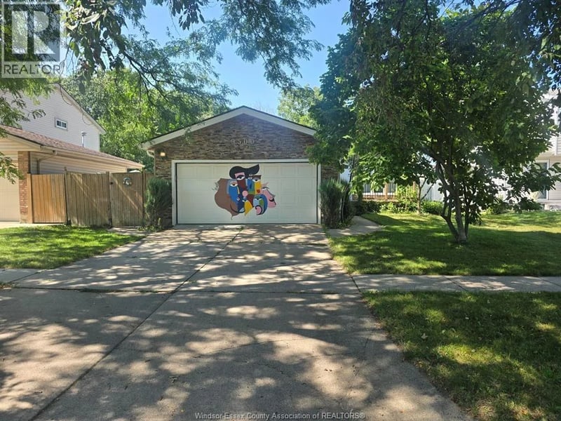9500 RIDGE Road, Windsor, Ontario, N8R1G4, Windsor, Ontario — photo 1 of 5