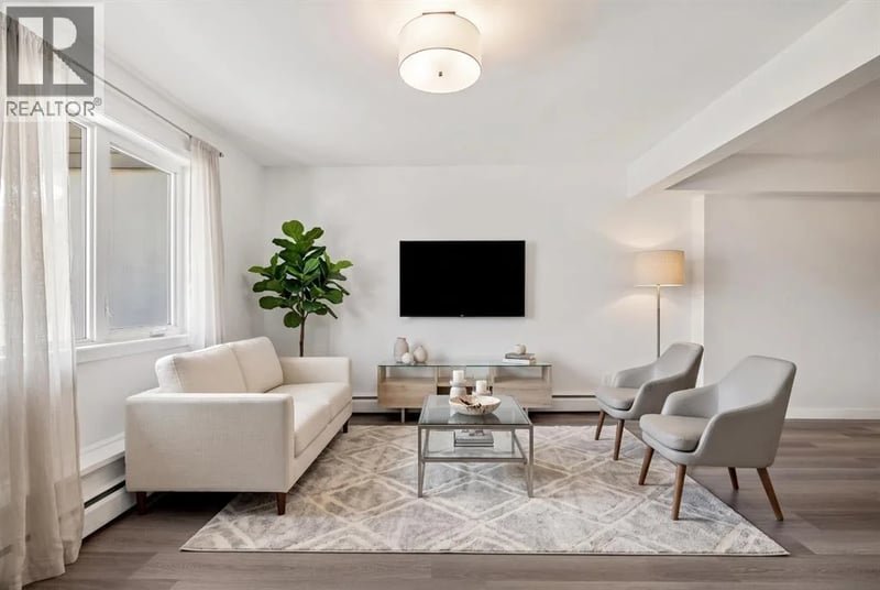 3809 45 Street Southwest, Calgary, Alberta, T3E3H4, Calgary, Alberta — photo 1 of 5