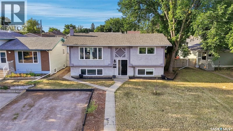 1109 Lillooet STREET W, Moose Jaw, Saskatchewan, S6H5A2, Moose Jaw, Saskatchewan — photo 1 of 5