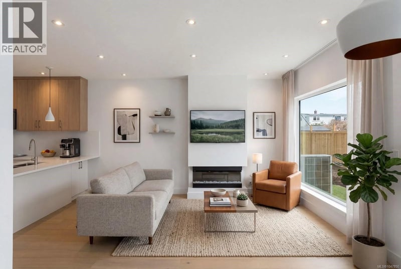 #3 2118 Pentland Road, Oak Bay, British Columbia, V8S2W4, Oak Bay, British Columbia — photo 1 of 5