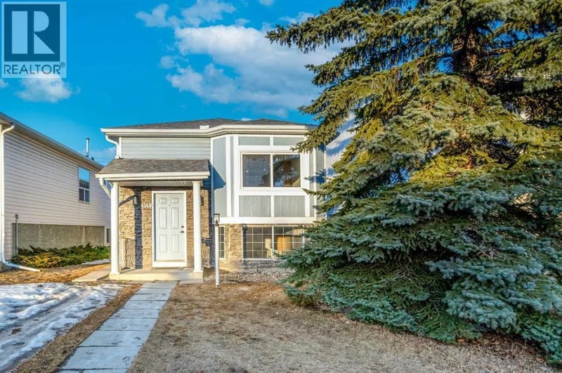 4249 Catalina Boulevard Northeast, Calgary, Alberta, T1Y6Y5, Calgary, Alberta — photo 1 of 5