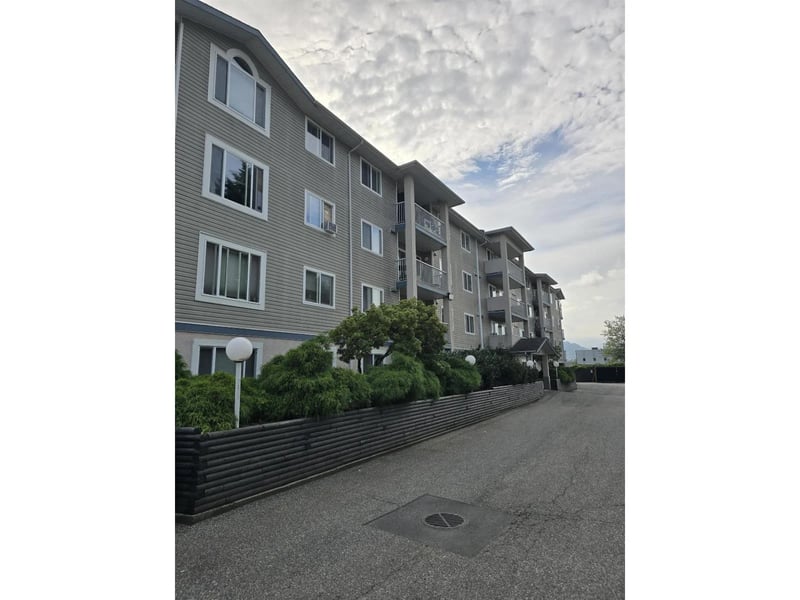 #103 8537 YOUNG Road, Chilliwack, British Columbia, V2P4P2, Chilliwack, British Columbia — photo 1 of 5
