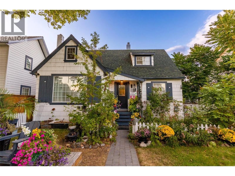 260 Lake Avenue, Kelowna, British Columbia, V1Y5W7, Kelowna, British Columbia — photo 1 of 5