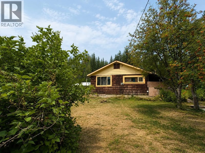 3233 Mabel Lake Road, Enderby, British Columbia, V4Y4L4, Enderby, British Columbia — photo 1 of 5