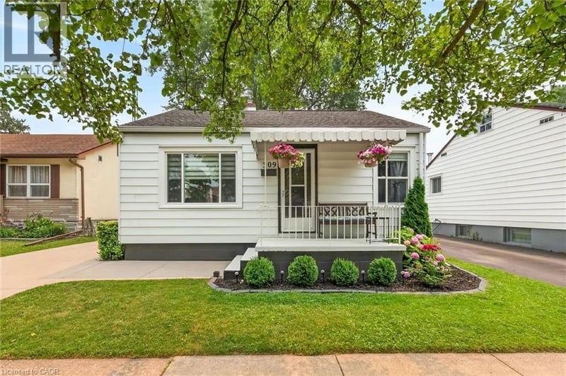 309 COMMANDO Street, Welland, Ontario, L3B4T2, Welland, Ontario — photo 1 of 5