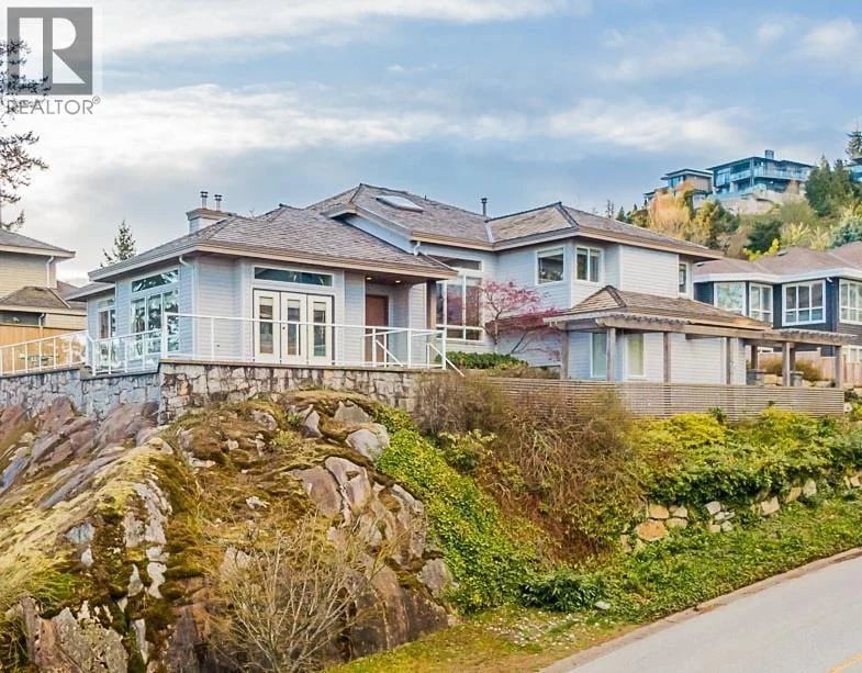 4751 HEADLAND Drive, West Vancouver, British Columbia, V7W3H6, West Vancouver, British Columbia — photo 1 of 5