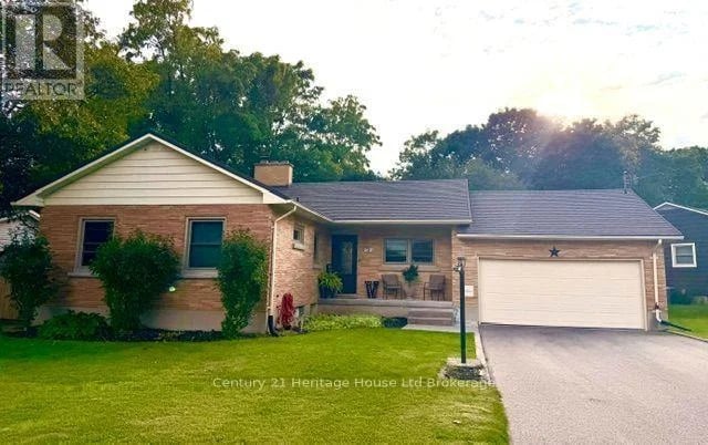 31 Parkwood Drive, Tillsonburg, Ontario, N4G2B7, Tillsonburg, Ontario — photo 1 of 5