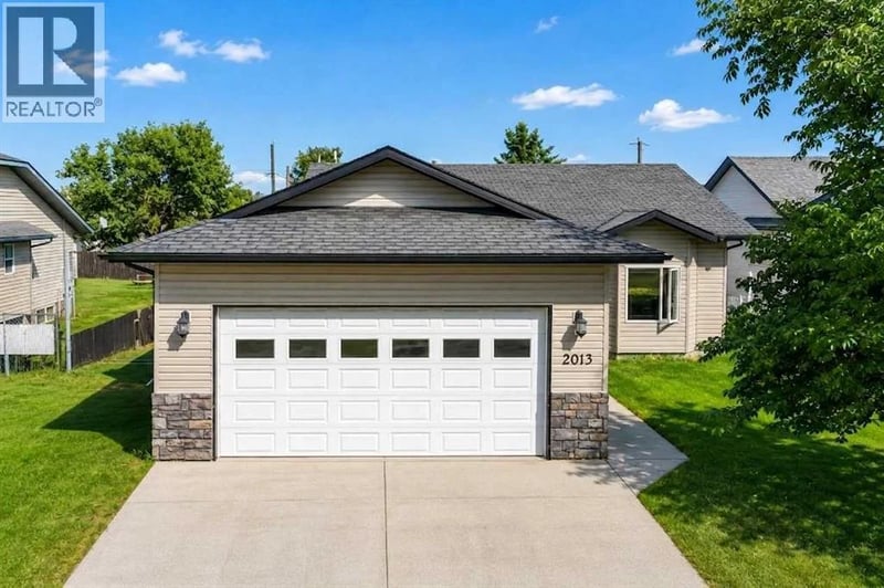 2013 19 Avenue, Delburne, Alberta, T0M0V0, Delburne, Alberta — photo 1 of 5