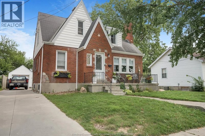 11 COLLEGE, Chatham, Ontario, N7M4W7, Chatham, Ontario — photo 1 of 5