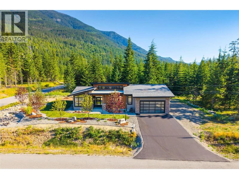 7769 Holt Road, Balfour, British Columbia, V0G1C0, Balfour, British Columbia — photo 1 of 5