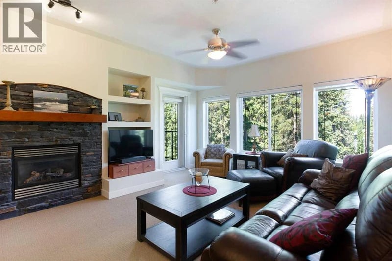 10 Discovery Ridge Close Southwest, Calgary, Alberta, T3H5X3, Calgary, Alberta — photo 1 of 5