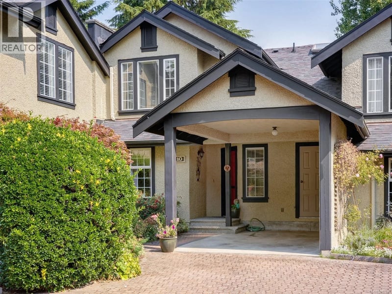 #10 2566 Penrhyn Street, Saanich, British Columbia, V8N1G1, Saanich, British Columbia — photo 1 of 5