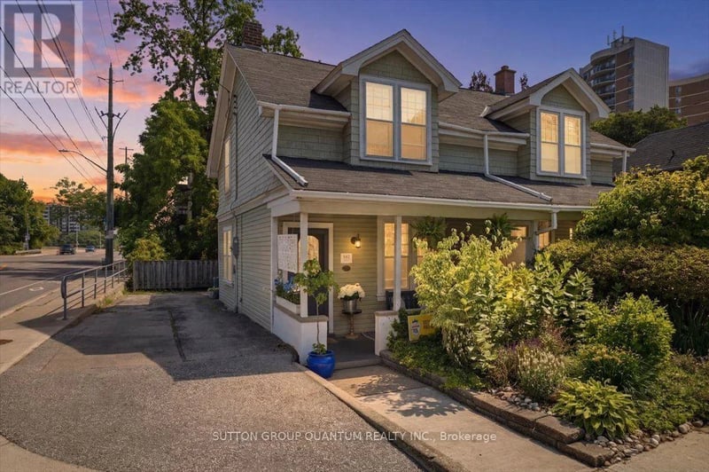 137 Chisholm Street, Oakville (CO Central), Ontario, L6K3J1, Oakville (CO Central), Ontario — photo 1 of 5