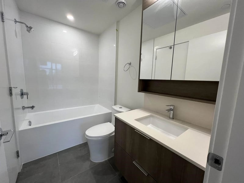 #E609 10828 139A Street, Surrey, British Columbia, V3R0H3, Surrey, British Columbia — photo 1 of 5