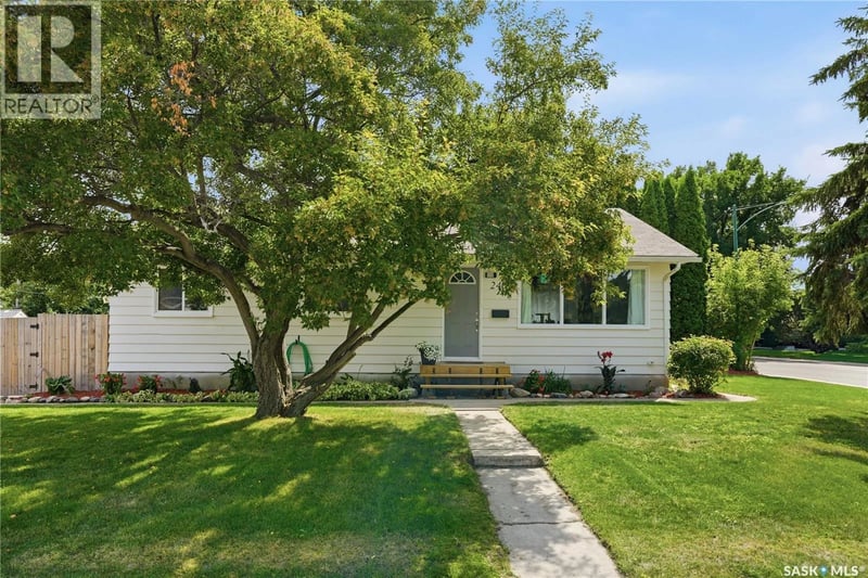 2401 Dufferin AVENUE, Saskatoon, Saskatchewan, S7J1C3, Saskatoon, Saskatchewan — photo 1 of 5