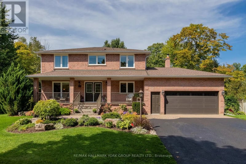 34 Amberglen Court, East Gwillimbury (Holland Landing), Ontario, L9N1J6, East Gwillimbury (Holland Landing), Ontario — photo 1 of 5