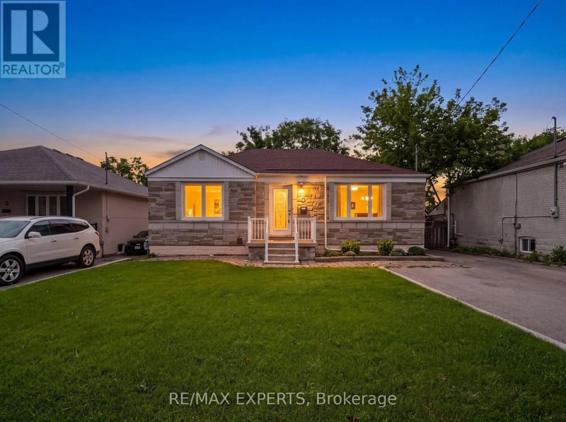 8 Palamar Road, Toronto (Downsview-Roding-CFB), Ontario, M3M1L1, Toronto (Downsview-Roding-CFB), Ontario — photo 1 of 5