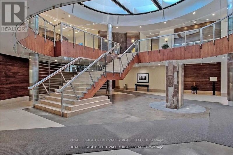 #1204 3880 Duke Of York Boulevard, Mississauga (City Centre), Ontario, L5B4M7, Mississauga (City Centre), Ontario — photo 1 of 5