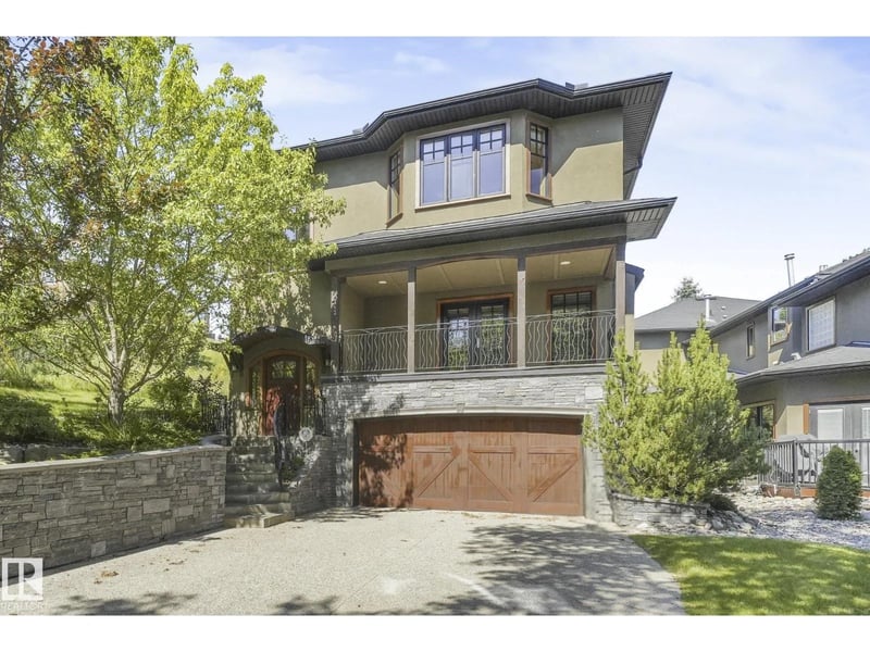 9404 100A AV NW, Edmonton, Alberta, T5H4S2, Edmonton, Alberta — photo 1 of 5