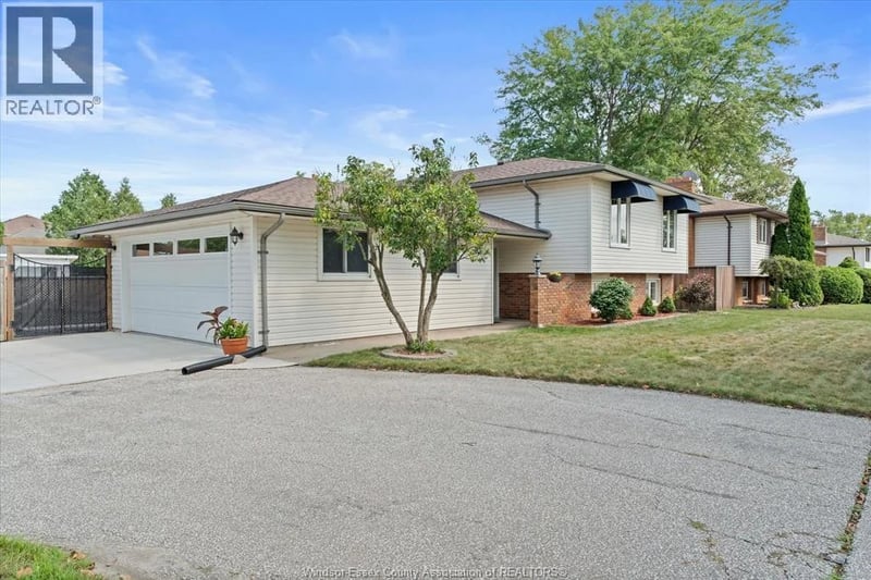 2402 St. Alphonse Avenue, Tecumseh, Ontario, N8N2W9, Tecumseh, Ontario — photo 1 of 5