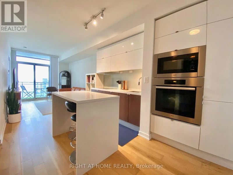 #4011 21 Iceboat Terrace, Toronto (Waterfront Communities), Ontario, M5V4A9, Toronto (Waterfront Communities), Ontario — photo 1 of 5