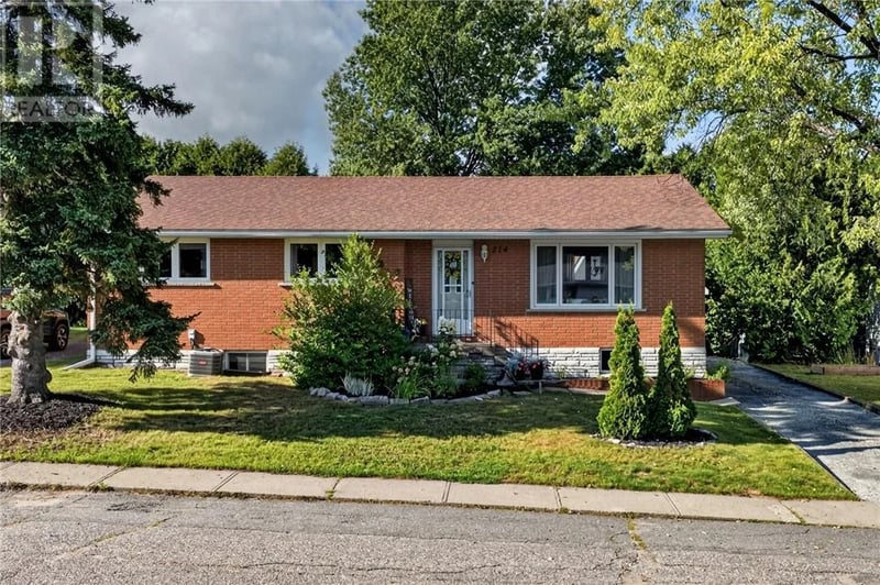 214 First Avenue, Lively, Ontario, P3Y1M2, Lively, Ontario — photo 1 of 5